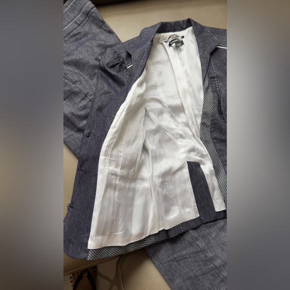 Jacket and pants suit in size 6, BEBE - Picture 15 of 16